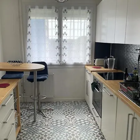 Spacious 62 M Aprtment With Balcony