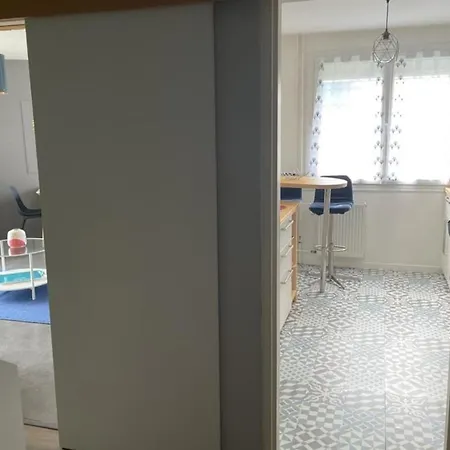 Spacious 62 M Aprtment With Balcony * نانت